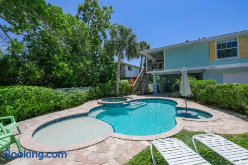 Beach Isle - Image 1