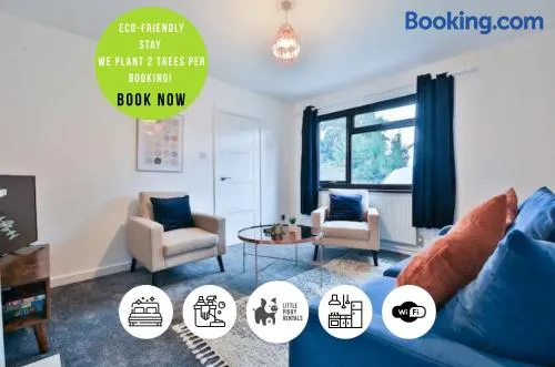 2 -4 Bed Family Home Contractors Parking Wi-Fi - Image 1