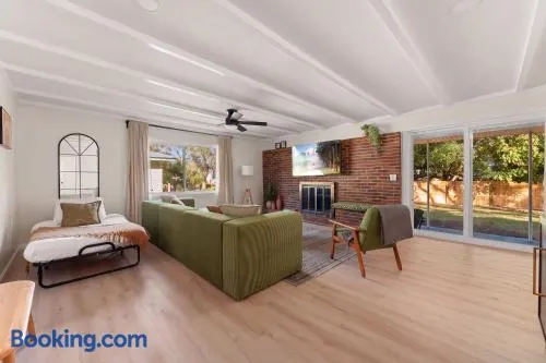The Bauhaus - 4BR,3BA ,Families , Ample Parking - Image 1