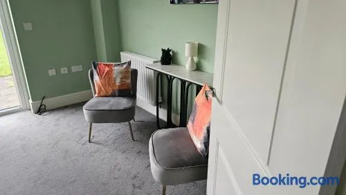Host Stay Chippenham Close - Image 1