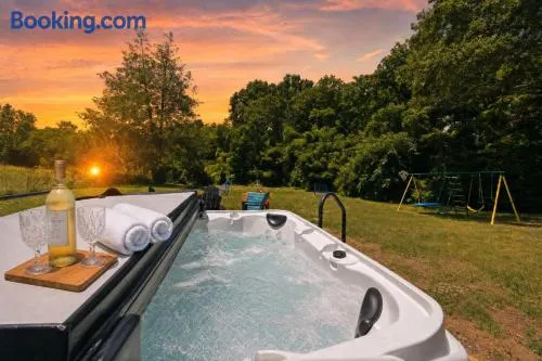 King Beds Near Athens - Hot Tub, Large Yard & Massage Chair - Image 1