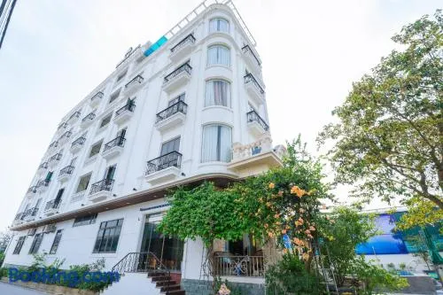 Hải Tiến Sunshine Hotel - Image 1