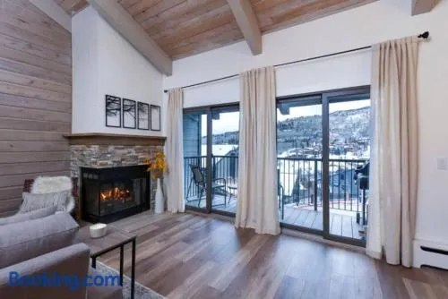 Updated 3 BR, 2 BA with Pool & Hot Tub - Stunning Mountain Views! - Image 1