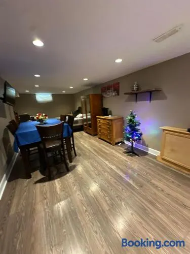 Cozy 2 Beds Basement Suite - Image 1