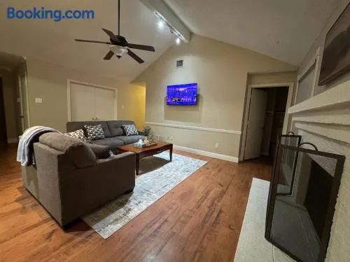 3 Bedroom house Near the Lake - Image 1