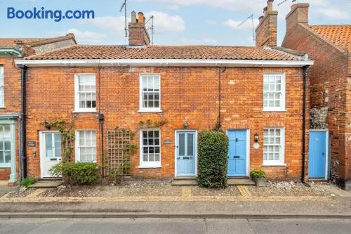 Petts Cottage - Image 1