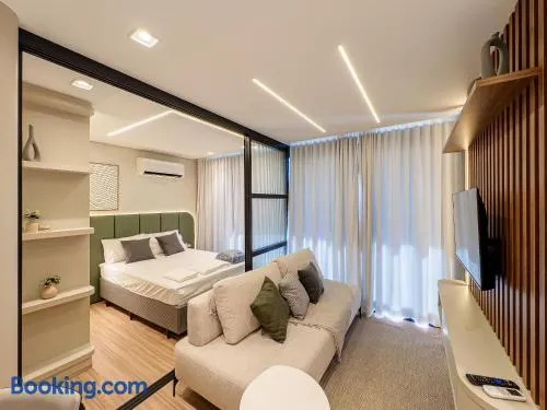 Moderno, luxuoso, exclusivo em ótima localização - Image 1