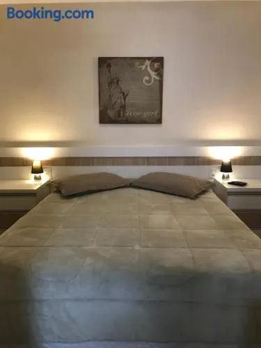 Wall Street Flat Service - Image 1