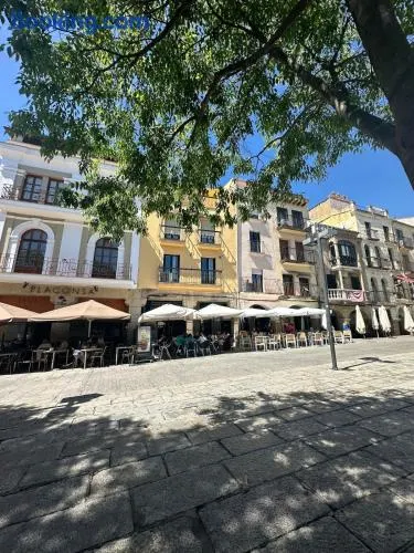 Lovely 2 bedrooms apartment main square Plasencia - Image 1