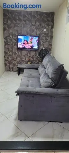 Apartamento 2 Quartos com Garagem e Ar Condicionado próximo do centro 3km - Image 1