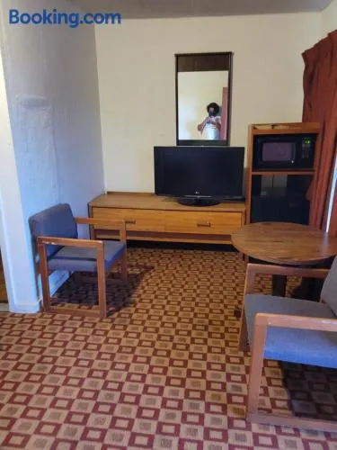 Relax Inn Ranger - Image 1