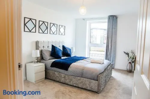 A luxury 2 bedroom apartment with 2 free parking - Image 1