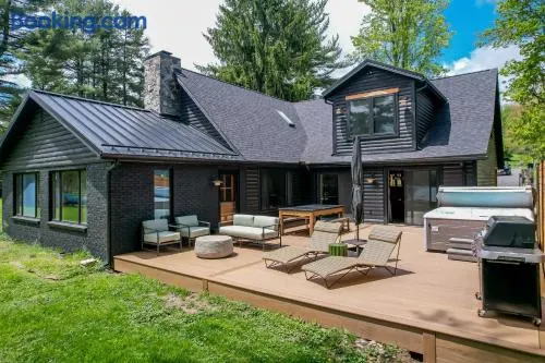 Modern Stunning Private Flat Lakefront - Image 1