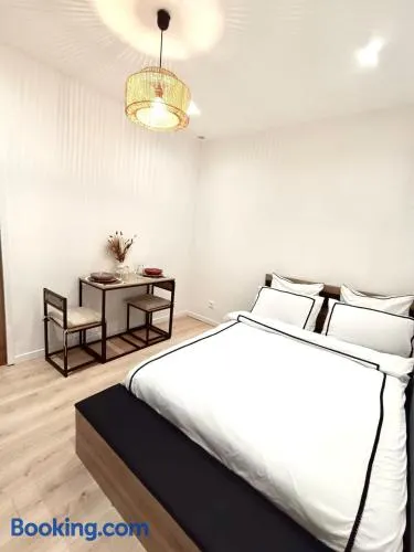 Dinas home - Image 1