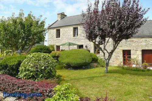 Maison confortable proche de Ploudalmézeau avec jardin - Image 1