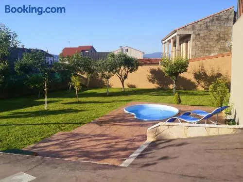 Charming House in Esteiro with Garden and Terraces - Image 1