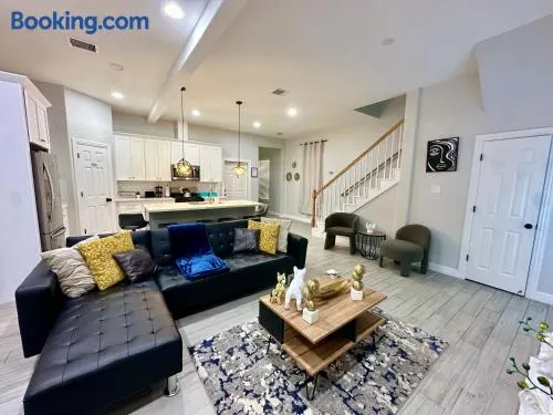 City Oasis Near NRG Stadium, Med Center & Downtown! - Image 1