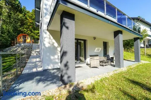 Behagliches Cottage mit Kamin mitten im Wald - Image 1