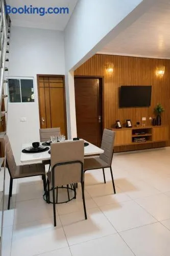 Csa Ampla - Suítes e Ar-Cond em Todos os Quartos - Image 1