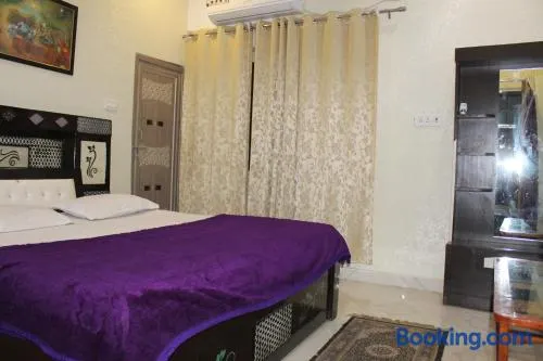 Sunset Backpackers Hostel - Image 1