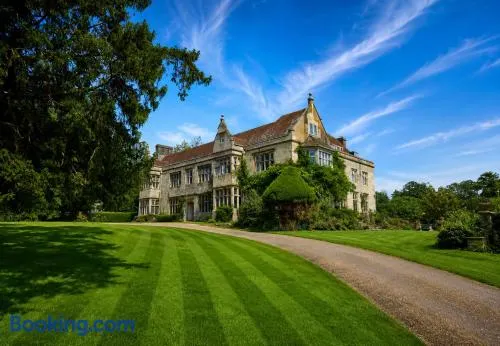 Haremere Hall - A Jacobean Estate of Grandeur - Image 1