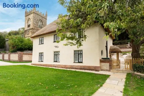 St James Cottage - Luxurious Dorset Escape in Idyllic Milton Abbas - Image 1