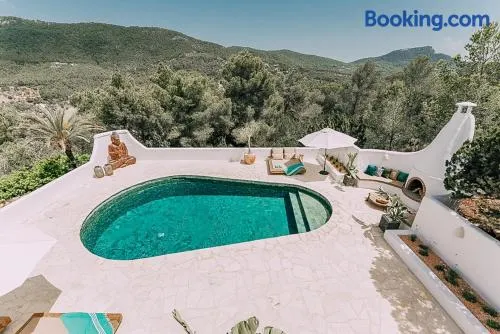 Luxurious 4 Bedroom Villa in Ibiza City, 1273 - Image 1