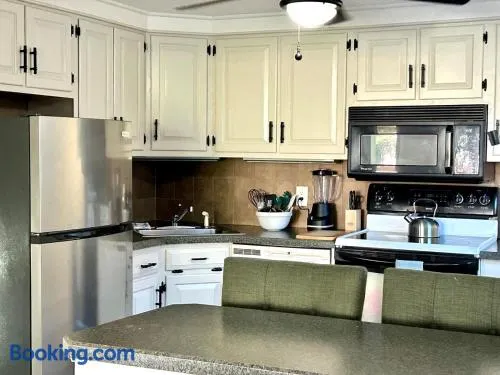 Litchfield Retreat, Wineries, Foliage & Skiing - Image 1
