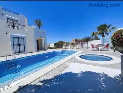 Villa Dar Nawfel Votre oasis privée à Djerba avec piscine XXL et suites premium - Image 1