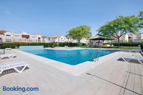 Maison de vacances avec internet haut débit, terrasse et jardin | Vue rivière - Image 1