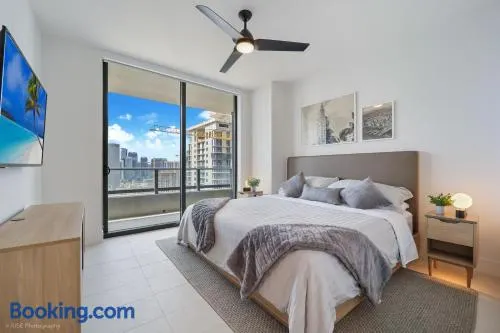 New unit 28th Floor with Unbeatable Bayside Views - Image 1