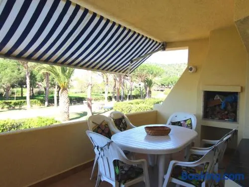 Apartamento planta baja con gran terraza cerca de playa - ES-228-65 - Image 1