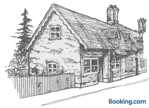 Double Room in Character Cottage With Parking, Beaulieu, New Forest - Image 1