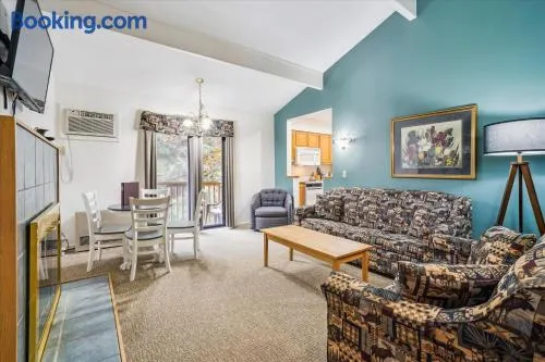Cedarbrook Queen Suite 109 - Image 1