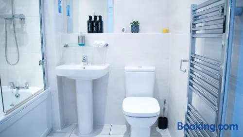 City Centre 2bedroom 2Toilet with Balcony Ideal for contractors Relocation and family - Image 1