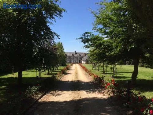 La Gloriette gîte situé Dans La propriété Dun magnifique manoir - Image 1