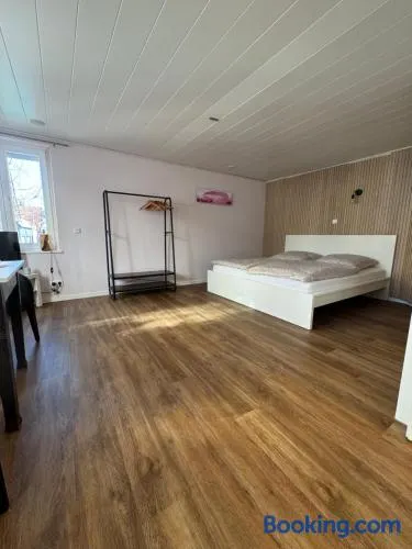 Gemütliches City-Apartment mit Kitchenette & Café im Haus - Image 1