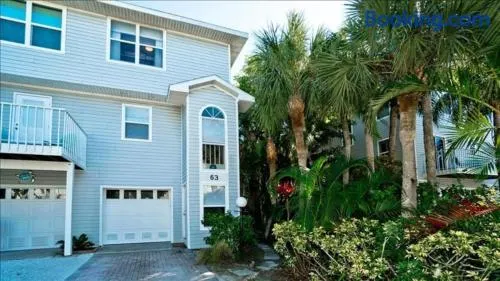 Cheerful North Beach Getaway - Image 1