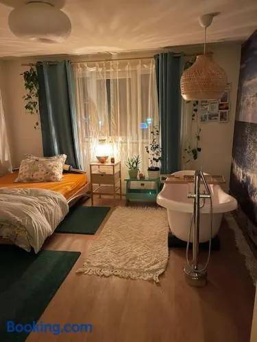 Casa Enjoy the Ride Aproape de autostradă și totuși în mijlocul naturii, loc deosebit de liniștit cu parcare privată gratuită - Image 1