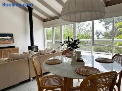 Seaview Treehouse - three minute walk to the beach - Image 1