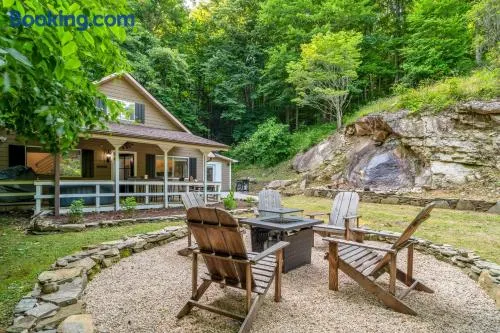 Scenic Maggie Valley Retreat l Hiking l Skiing - Image 1