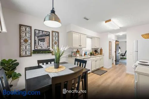 Near Ark Private Parking Patio 2 bed 1&half Bath - Image 1