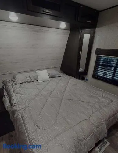 Prêt-à-camper derrière chez nous - Image 1