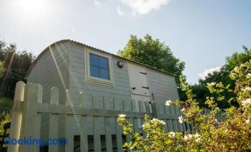 Hilltop Hut - Image 1