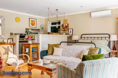 The Old Pool House, Stylish Large Studio in Private Country Estate with Air Con - Image 1