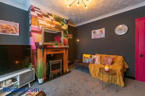 Private Parking Home Away From Home FrEsH 2 Bedroom Garden - Image 1
