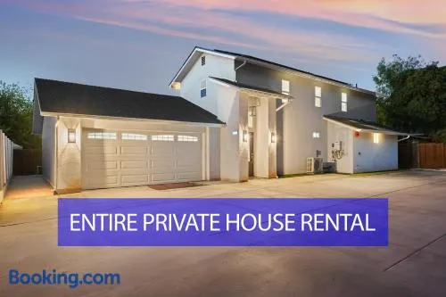 Entire Private House with 3 Bedrooms 2 Bathrooms, with Garage, Gated Yard, King Bed House, Available Now - Image 1