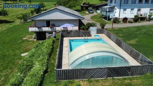 Appartamento con griglia, giardino e piscina | Vista sulla montagna - Image 1