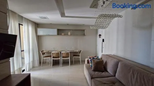 Quartos em AP Compartilhado a 8 minutos do aeroporto - Image 1
