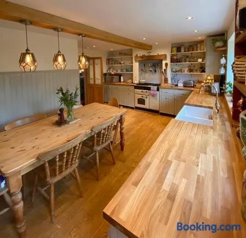 Cottage in the Heart of Frome - Image 1